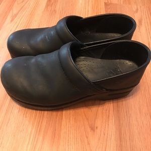 Dansko Matte Black Size 40